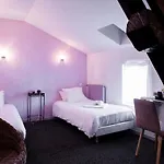 Отель Logis Tante Yvonne & Son Restaurant Semi-gastronomique - Lyon Nord 3*