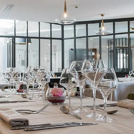 Hotel Logis Tante Yvonne & Son Restaurant Semi-gastronomique - Lyon Nord Quincieux