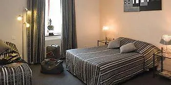 Hotel Logis Tante Yvonne & Son Restaurant Semi-gastronomique - Lyon Nord 3*