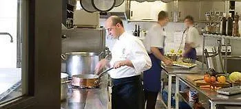 Hotel Logis Tante Yvonne & Son Restaurant Semi-gastronomique - Lyon Nord 3*