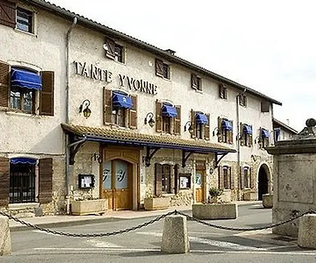 Logis Tante Yvonne & Son Restaurant Semi-gastronomique - Lyon Nord Hotel 3*