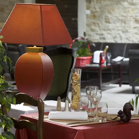 Logis Tante Yvonne & Son Restaurant Semi-gastronomique - Lyon Nord Hotel 3*